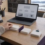 Web sitesi kapsamını kartlarla planlayan çalışma masası